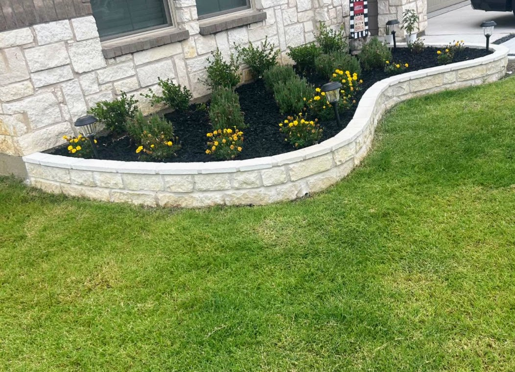 Curved Austin Stone Border - Weatherford, TX