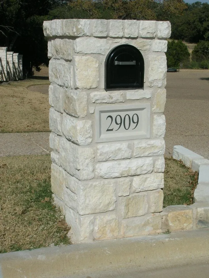 2909: Austin Stone Mailbox