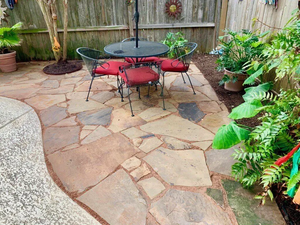 Flagstone in Decomposed Granite patio finish example by Parker County Masonry